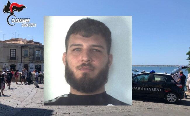 Invitava a casa gli amici pregiudicati, ma era agli arresti domiciliari: scattano le manette