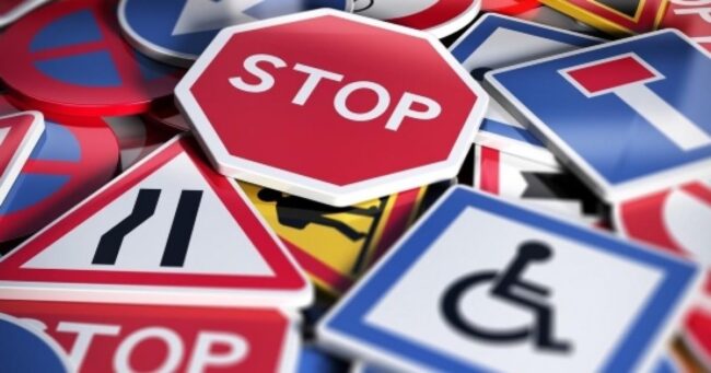 Meno tolleranza sui video che istigano alla violenza: le novità nel Codice della Strada 2023