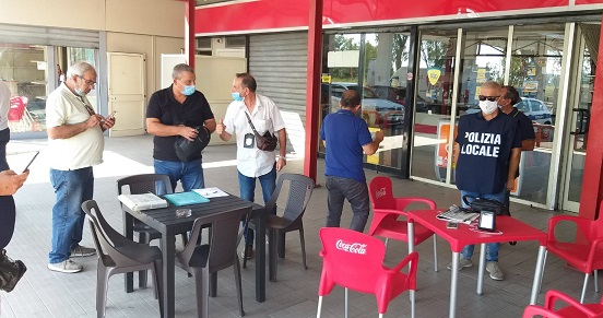 Controlli a Catania, chiusi locali e distributore di benzina: assembramenti senza mascherine e orari non rispettati