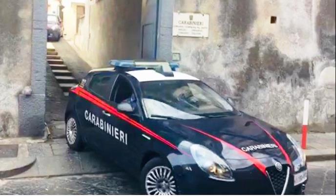 Catania, ruba il cellulare al barista mentre gli prepara il caffè: pregiudicato incastrato dalle telecamere