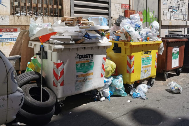 Continua l’emergenza rifiuti, il sindaco D’Anna chiede ai cittadini di produrre meno spazzatura
