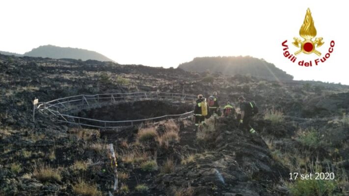 Paura sul Monte Egitto per due caprette, salvate: erano cadute in una voragine – FOTO