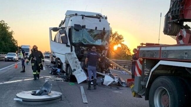 Terribile incidente lungo la A4, scontro tra due tir: muore sul colpo Salvatore Gallo, camionista siciliano