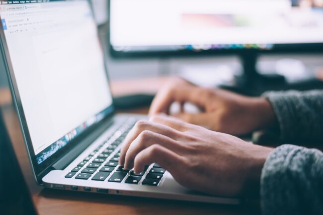 Divario tecnologico, previsto bonus PC e internet da 500 euro: ecco a chi spetta e quando richiederlo