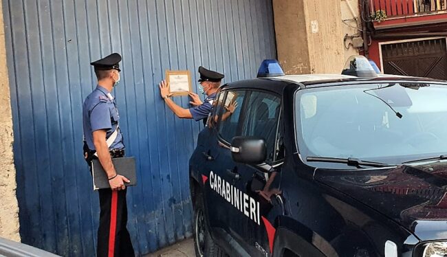 Officina per riparazione auto illegale scoperta nel Catanese: denunciato 50enne