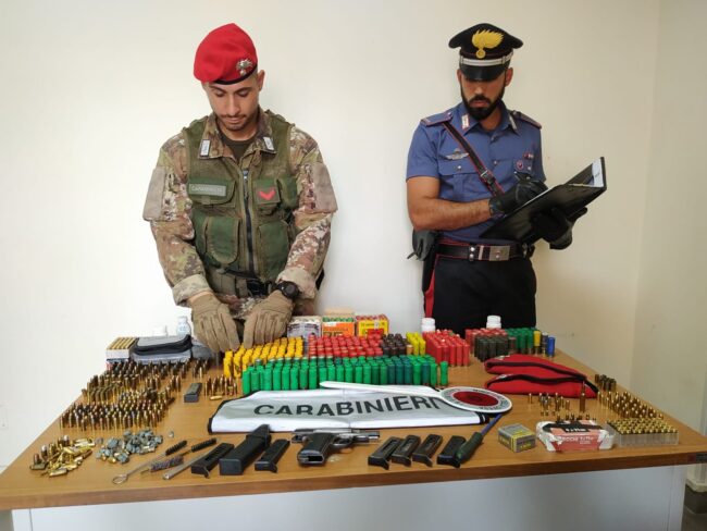 Teneva in casa pistola clandestina e diverse munizioni, 49enne del Ragusano agli arresti domiciliari