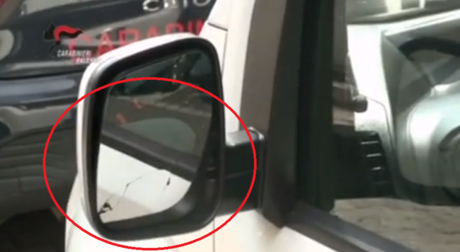 Lecca-lecca e gessetti colorati, così metteva in atto la truffa dello specchietto: arrestato 53enne, il VIDEO delle dinamiche