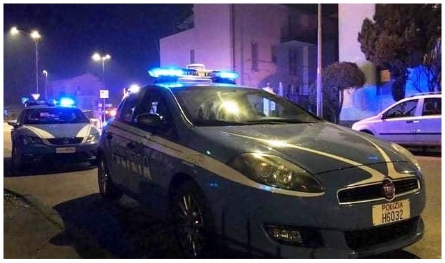 Catania, pretende di entrare in un pub e lancia bottiglia ai poliziotti: denunciato ubriaco