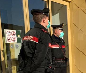 Panineria abusiva, irrompono i carabinieri: oltre 6mila euro di multa