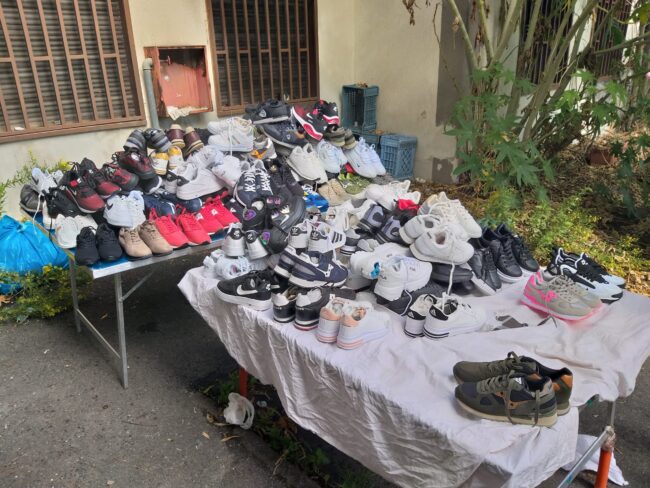 Catania, maxi sequestro di merce contraffatta alla Fiera: stranieri violenti si danno alla fuga