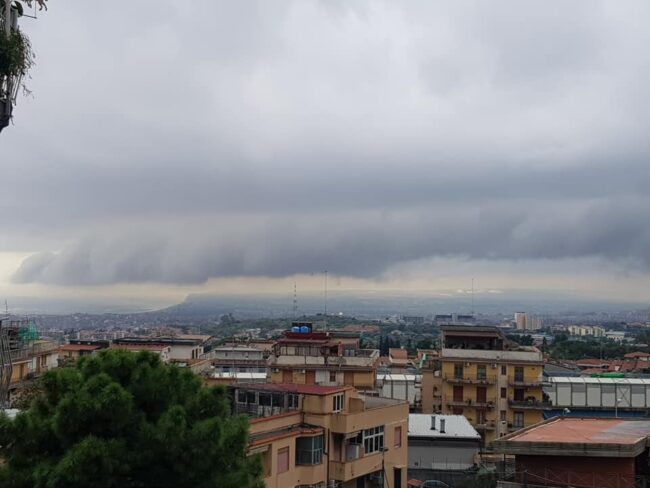Sicilia, forte vento ed acquazzoni improvvisi: tutta colpa della Shelf Cloud