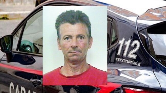Troppo ubriaco in una piazza del Catanese, si nasconde dentro auto per sfuggire ai militari e li insulta: arrestato