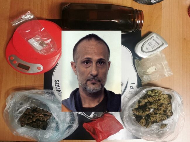 Aci Catena, vende la marijuana a piccole dosi e si giustifica dicendo che è per uso personale: ai domiciliari 50enne