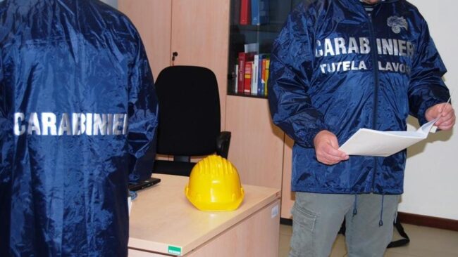 Lavoratori in nero e con il Reddito di Cittadinanza, quasi 20mila euro di multe: chiusi dei locali
