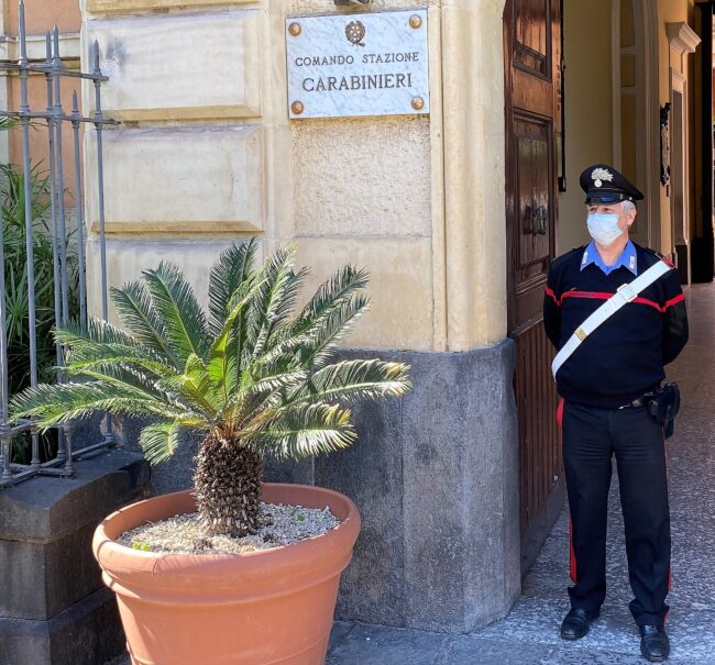 Catania, litiga con la madre e si reca dai carabinieri: “Sono un latitante e mi sono venuto a costituire”