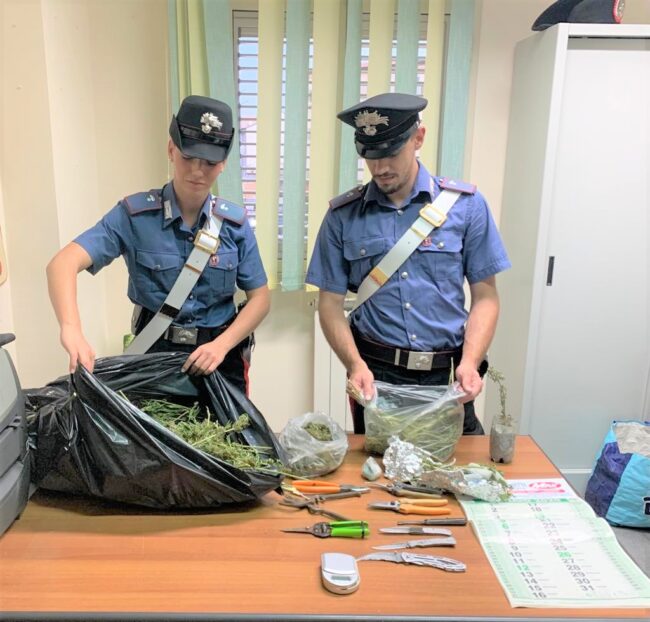 Ai domiciliari ma con in casa chili di droga, arrestato rumeno 22enne