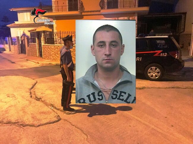 Passeggia tranquillamente per la strada nonostante gli arresti domiciliari: arrestato e condotto in carcere