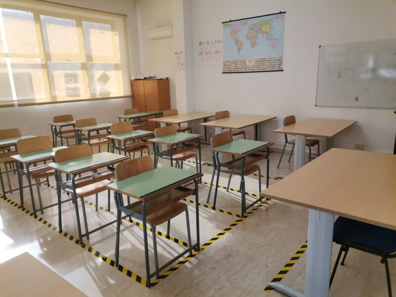 Sicilia, novità sul ritorno a scuola: tamponi in aula e ingressi con più turni