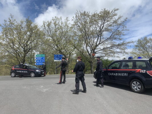 Armi e cartucce non dichiarate nelle campagne del Messinese, carabinieri denunciano padre e figlio