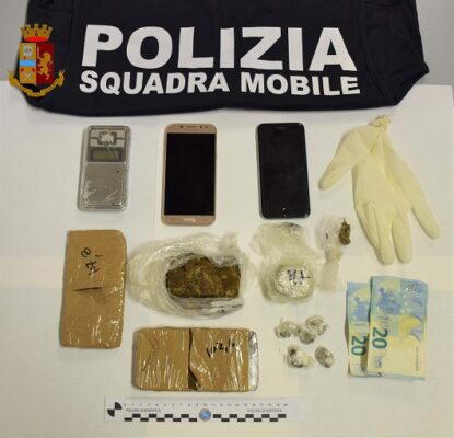 Spacciatori minorenni arrestati: condotti nel Centro di Prima Accoglienza di Catania