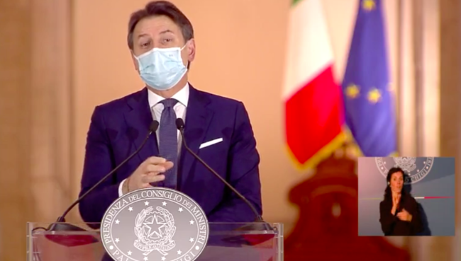 Coronavirus Natale, Sì ai congiunti in casa ma non tutti: Conte atteso per stasera, verso lockdown totale