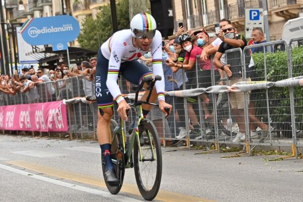 Giro d’Italia, dal Piemonte con furore: prima tappa al campione del mondo Filippo Ganna