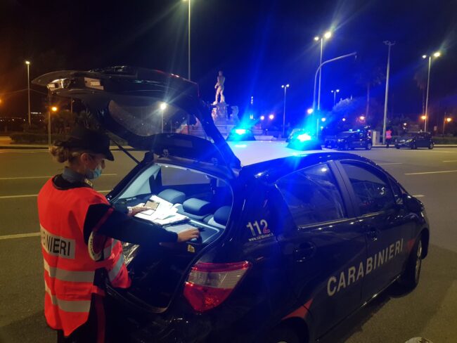 Dall’evasione al possesso di droga per uso personale, un arresto e un denunciato