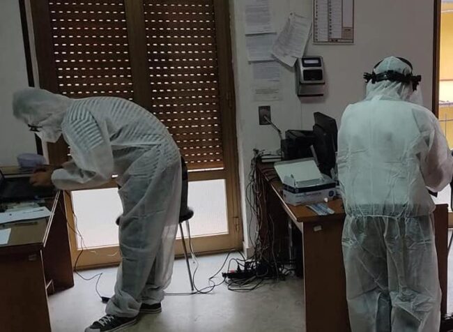 C’è paura in Sicilia per un nuovo focolaio: 35 positivi al test rapido, chiuse scuole e uffici comunali