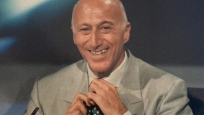 Lutto nel mondo del giornalismo sportivo, addio a Gianfranco De Laurentiis: volto storico di “Domenica Sportiva”