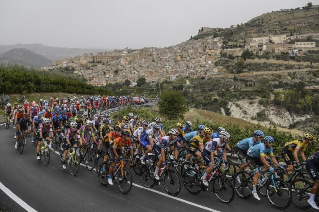 Giro d’Italia, una festa mobile di emozioni a costo zero
