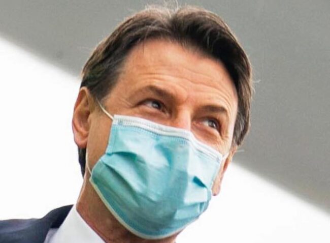 Consiglio dei ministri concluso, Conte annuncia le dimissioni: andrà al Quirinale da Mattarella