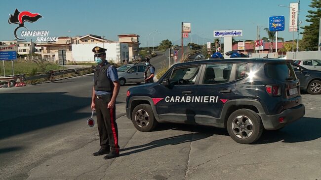 Pistola automatica e munizioni in casa: in manette 42enne del Catanese