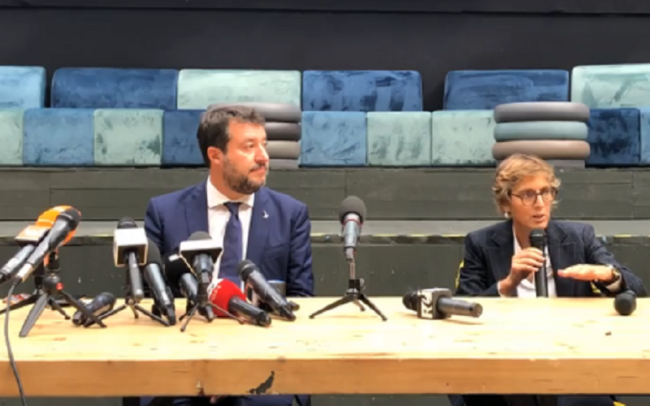 Udienza caso Gregoretti, incidente “surreale” per Giulia Bongiorno: lastra di marmo le finisce sulla gamba