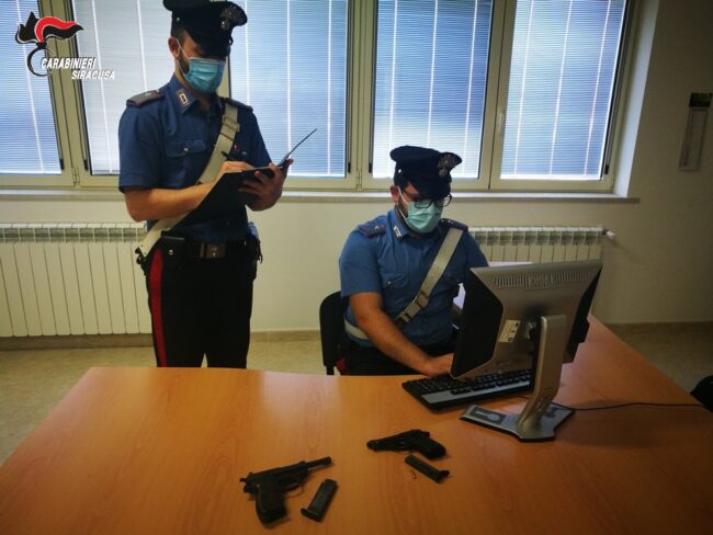 Continuano le indagini sull’omicidio di Sebastiano Greco, trovate 2 pistole nascoste in un’aiuola