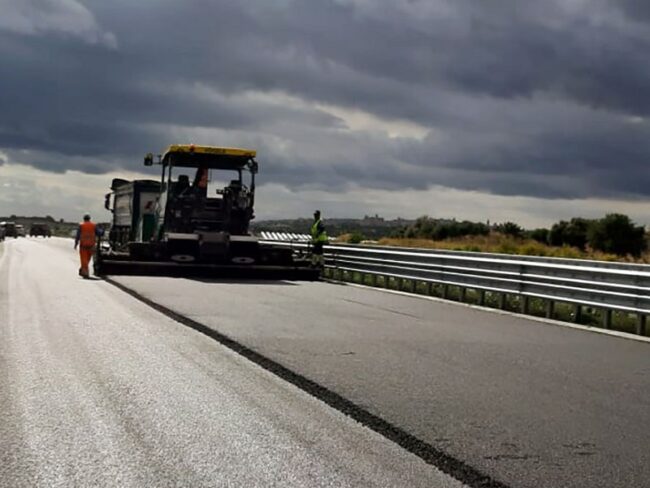 Lavori autostrada Siracusa-Gela, sopralluogo dell’assessore Falcone: “Quasi pronti dieci chilometri di nuova infrastruttura”