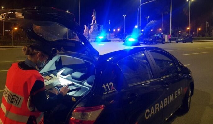 Droga in auto, pregiudicato fermato e controllato dai carabinieri: nervosismo incastra spacciatore