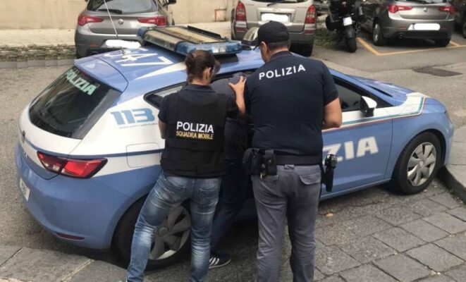 Viale Vittorio Veneto, in due rubano materiale da lavoro in un furgone parcheggiato: arrestati