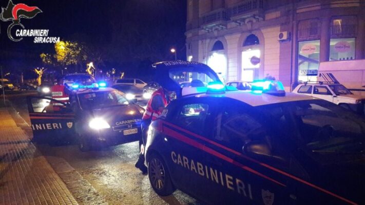 Dall’evasione, al possesso di coltello sino alle violazioni: serrati i controlli dei carabinieri nel Siracusano