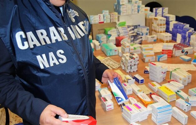 Prescriveva farmaci in sovrannumero per cederli sottobanco: denunciato un veterinario catanese
