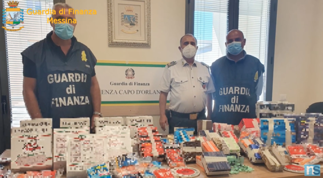 Articoli per fumatori venduti senza autorizzazione: nel mirino negozi gestiti da soggetti cinesi, maxi sequestro