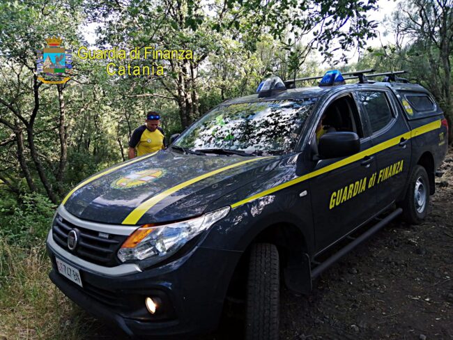 Paura per due cercatori di funghi nel Catanese: si perdono in mezzo al bosco, rintracciati e salvati