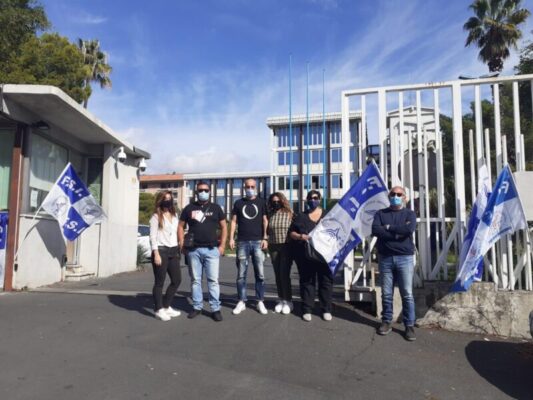 Licenziamento per 7 giovani della vigilanza dell’Istituto Bellini: sit-in dei sindacati davanti alla Città Metropolitana