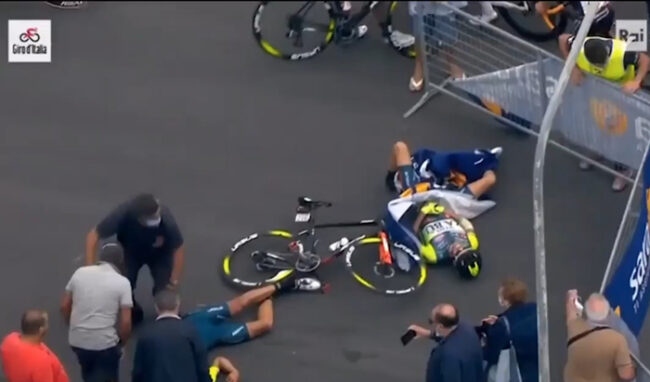 Giro d’Italia, a Villafranca Tirrena finisce nel peggiore dei modi: grave incidente per Luca Wackermann