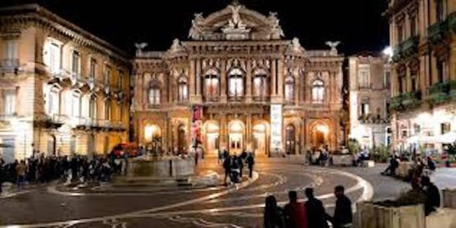 Ubriachi in via Teatro Massimo, dalla lite alla testa spaccata