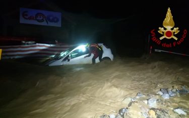 Maltempo, “apocalisse” al Nord Italia: frane, inondazioni e crolli. Undici dispersi e un pompiere deceduto