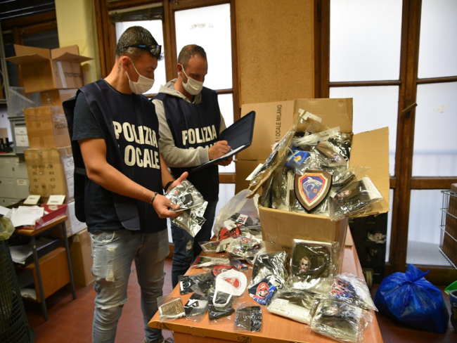 Mascherina di stoffa e griffata, è l’accessorio dell’anno: ecco dove è scattato il maxi sequestro perché pericolose