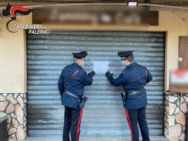 Schiamazzi e cena non autorizzata all’interno di un’attività commerciale: 2mila euro di multa per i trasgressori