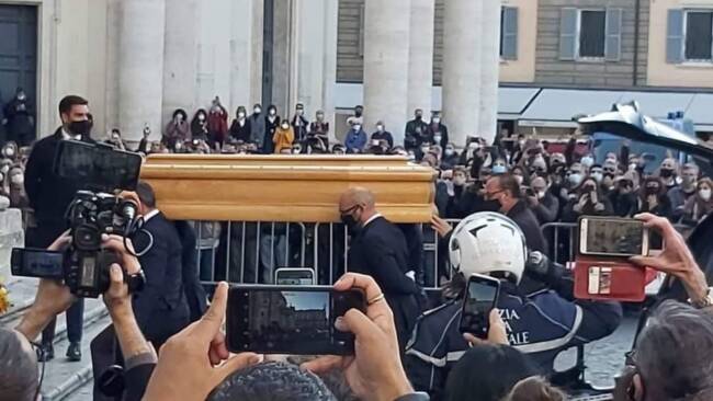 Addio a Stefano D’Orazio, tra le lacrime dei Pooh e l’affetto dei fan