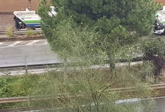Allerta meteo Sicilia, maltempo flagella Palermo: strade chiuse al traffico e altre completamente inagibili e allagate – FOTO