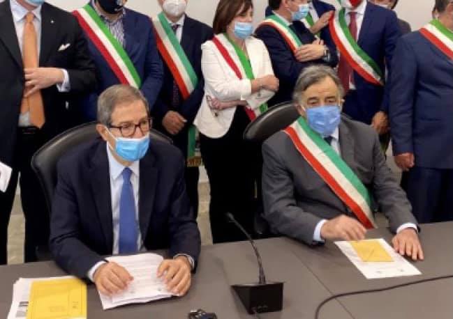Coronavirus Sicilia, incontro e intesa tra Musumeci e il sindaco Orlando: “Evitare ingiustificate paure”